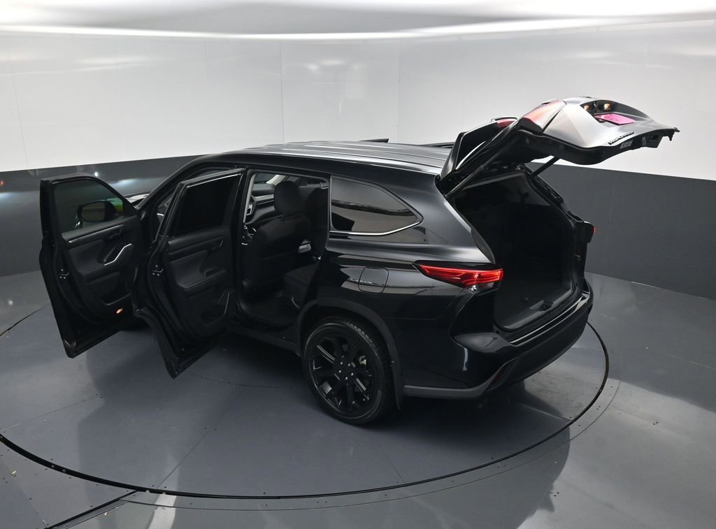Used 2023 Toyota Highlander LE FWD image 22