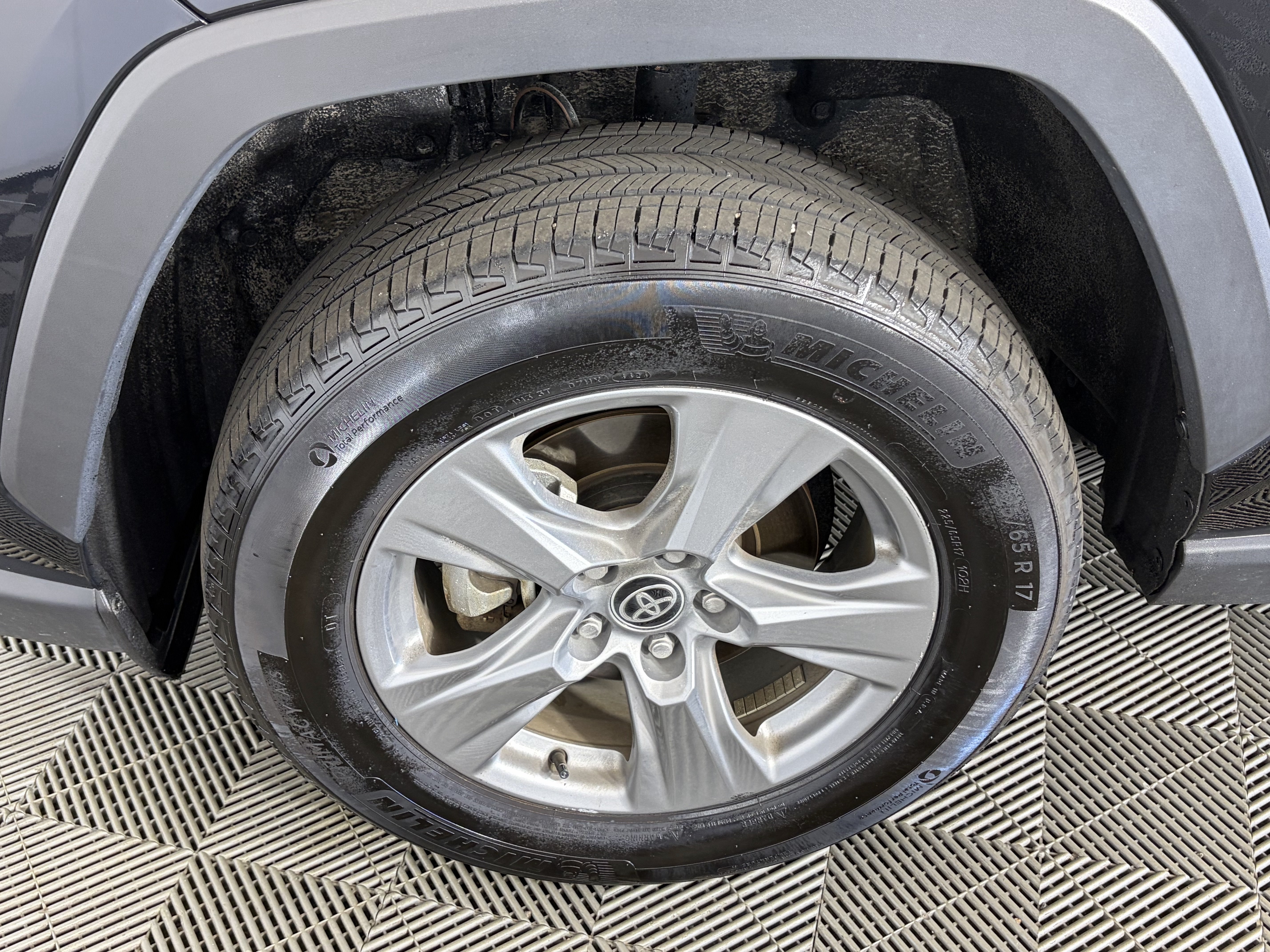 Used 2025 Toyota RAV4 XLE AWD/4WD image 13