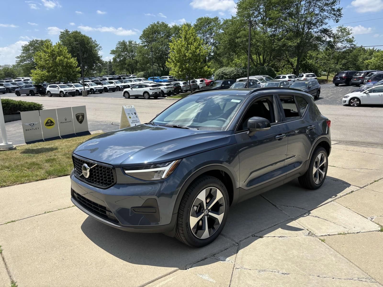 Used 2026 Volvo XC40 B5 Core w/ Protection Package Premier AWD/4WD image 3