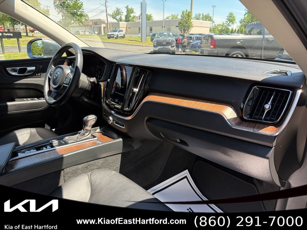 Used 2021 Volvo XC60 T5 Momentum AWD/4WD image 12