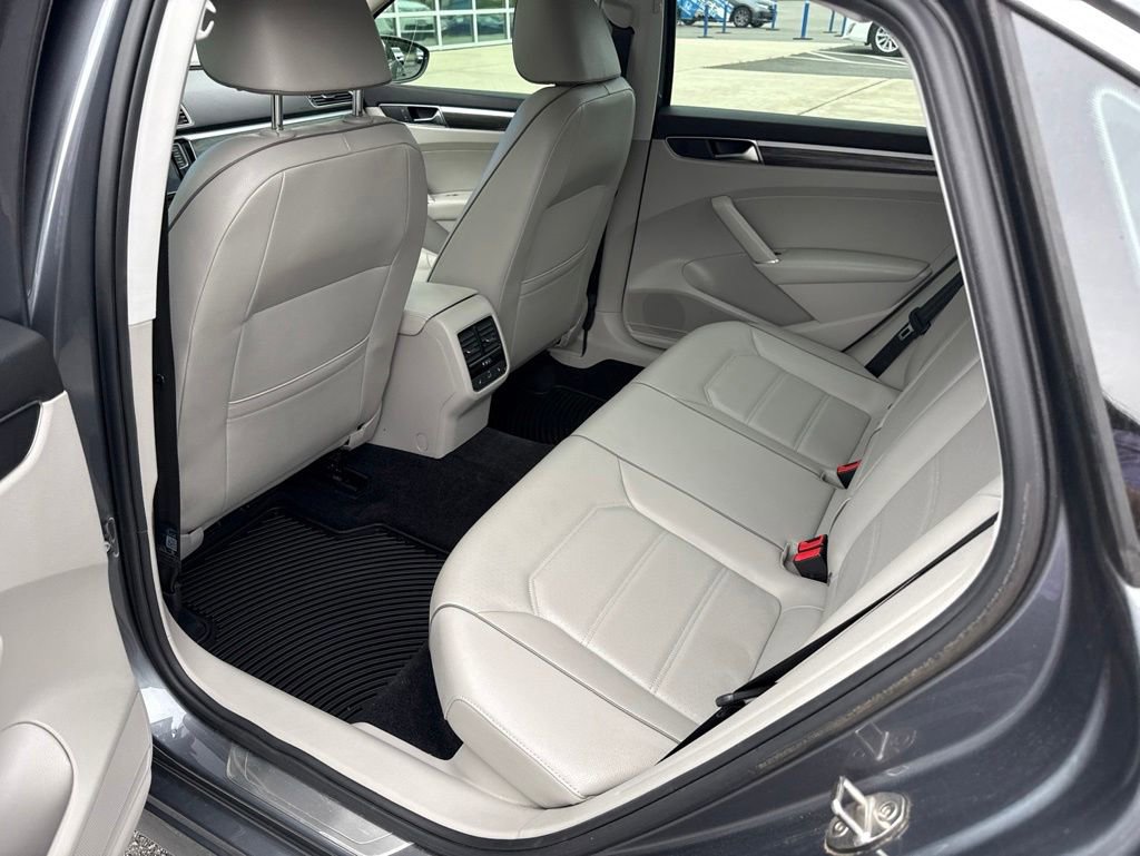 Used 2018 Volkswagen Passat 2.0T SE FWD image 13