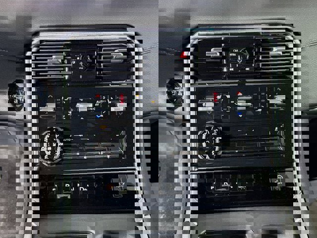 New 2025 Nissan Armada SL w/ Captain's Chari Seat Package image 18