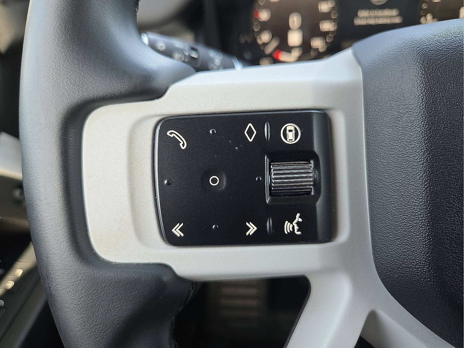 Used 2025 Land Rover Defender 110 S AWD/4WD image 19