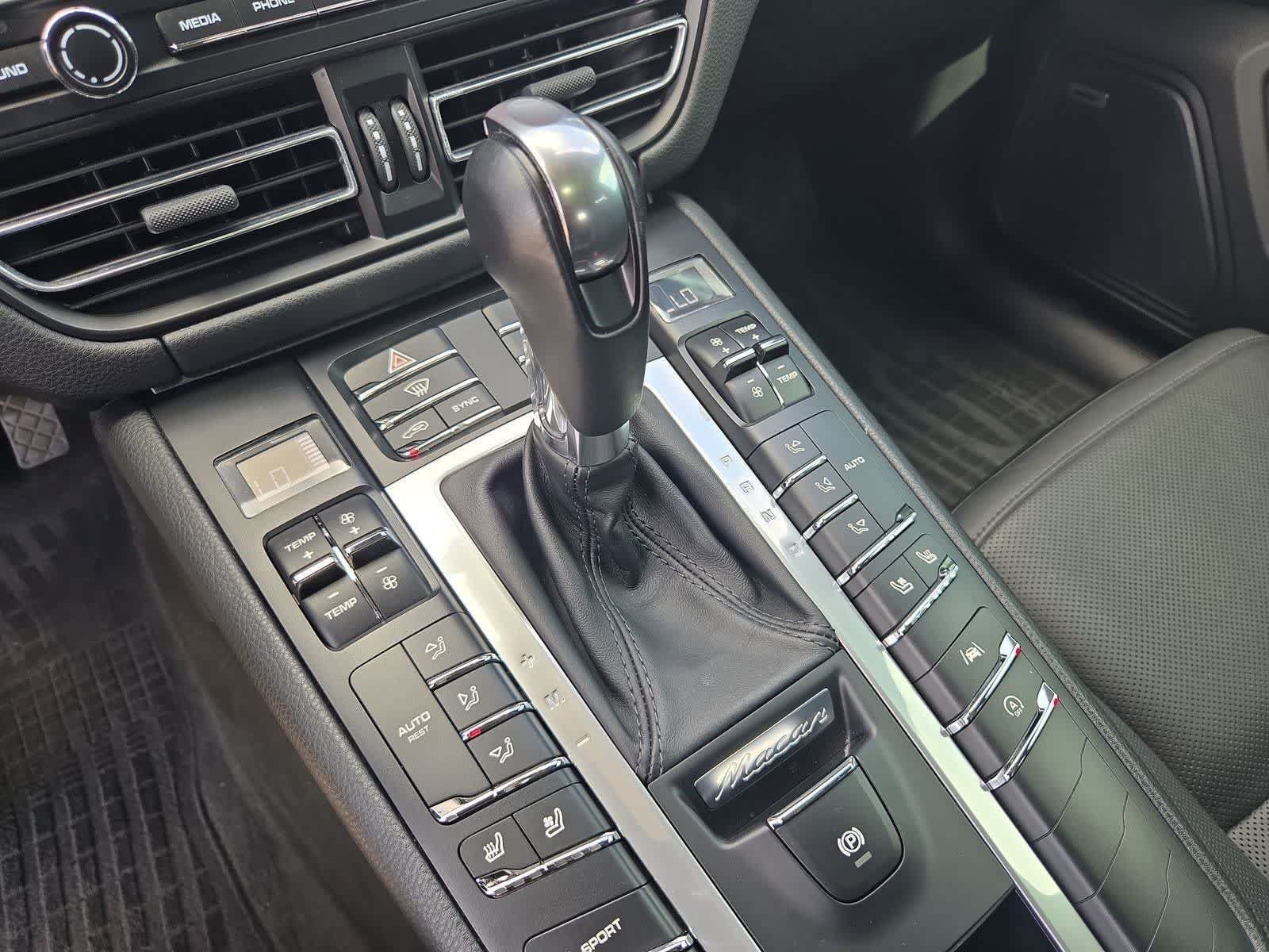 Used 2020 Porsche Macan AWD/4WD image 32
