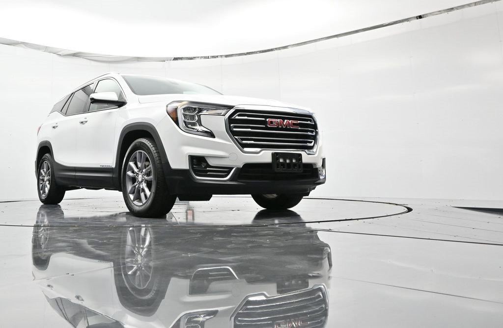 Used 2024 GMC Terrain SLT image 35