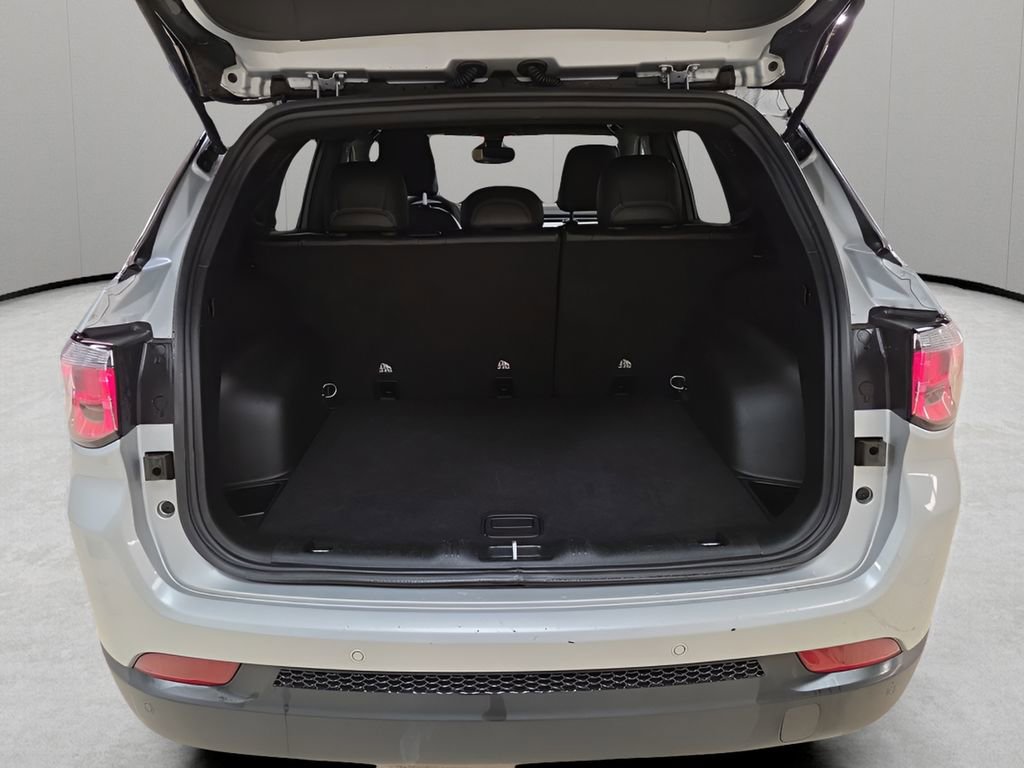 Used 2025 Jeep Compass Limited image 21
