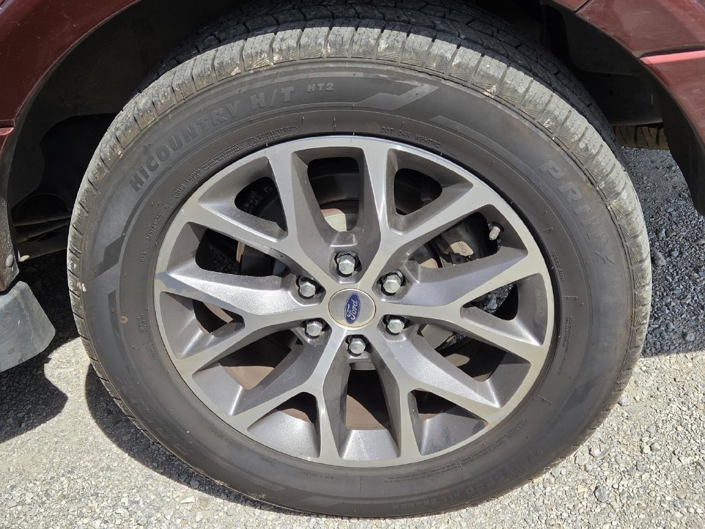Used 2017 Ford Expedition XLT w/ Equipment Group 202A RWD image 8