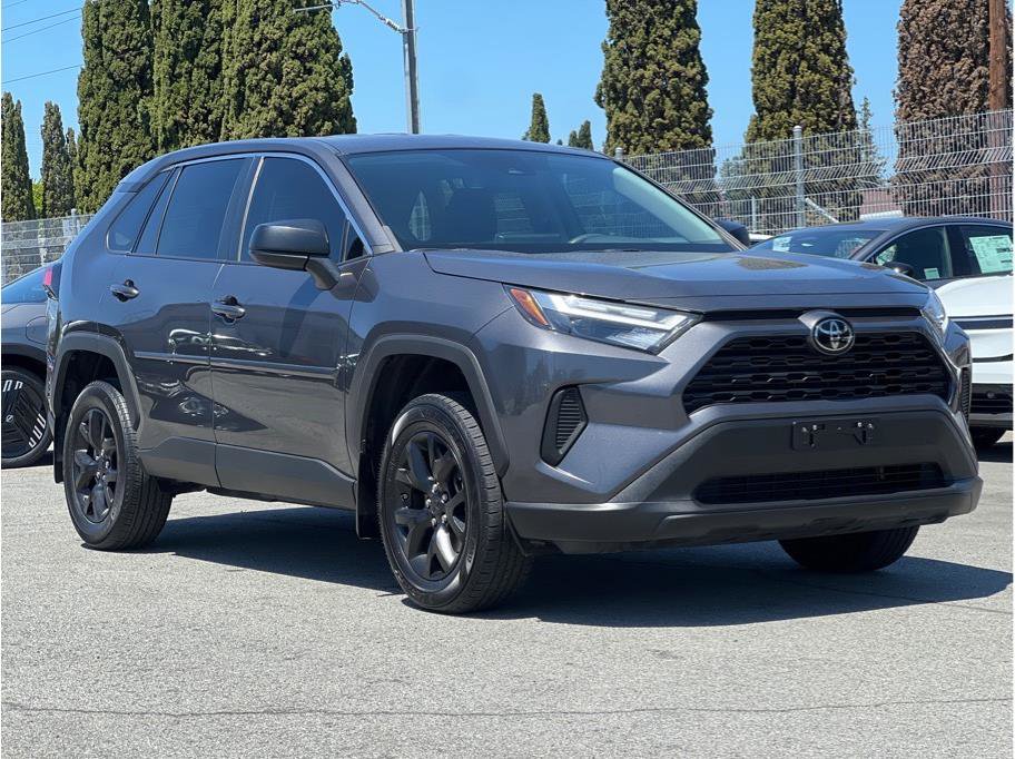 Used 2023 Toyota RAV4 LE FWD image 3