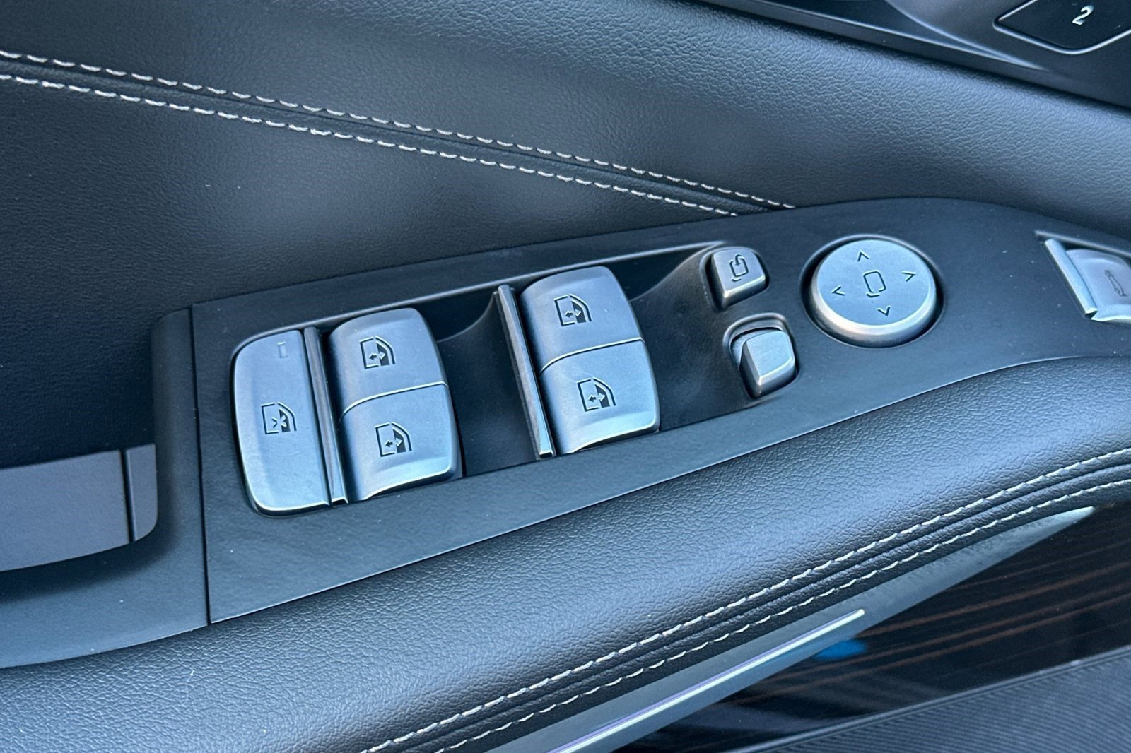 Used 2025 BMW X7 xDrive40i w/ Parking Assistance Package image 13