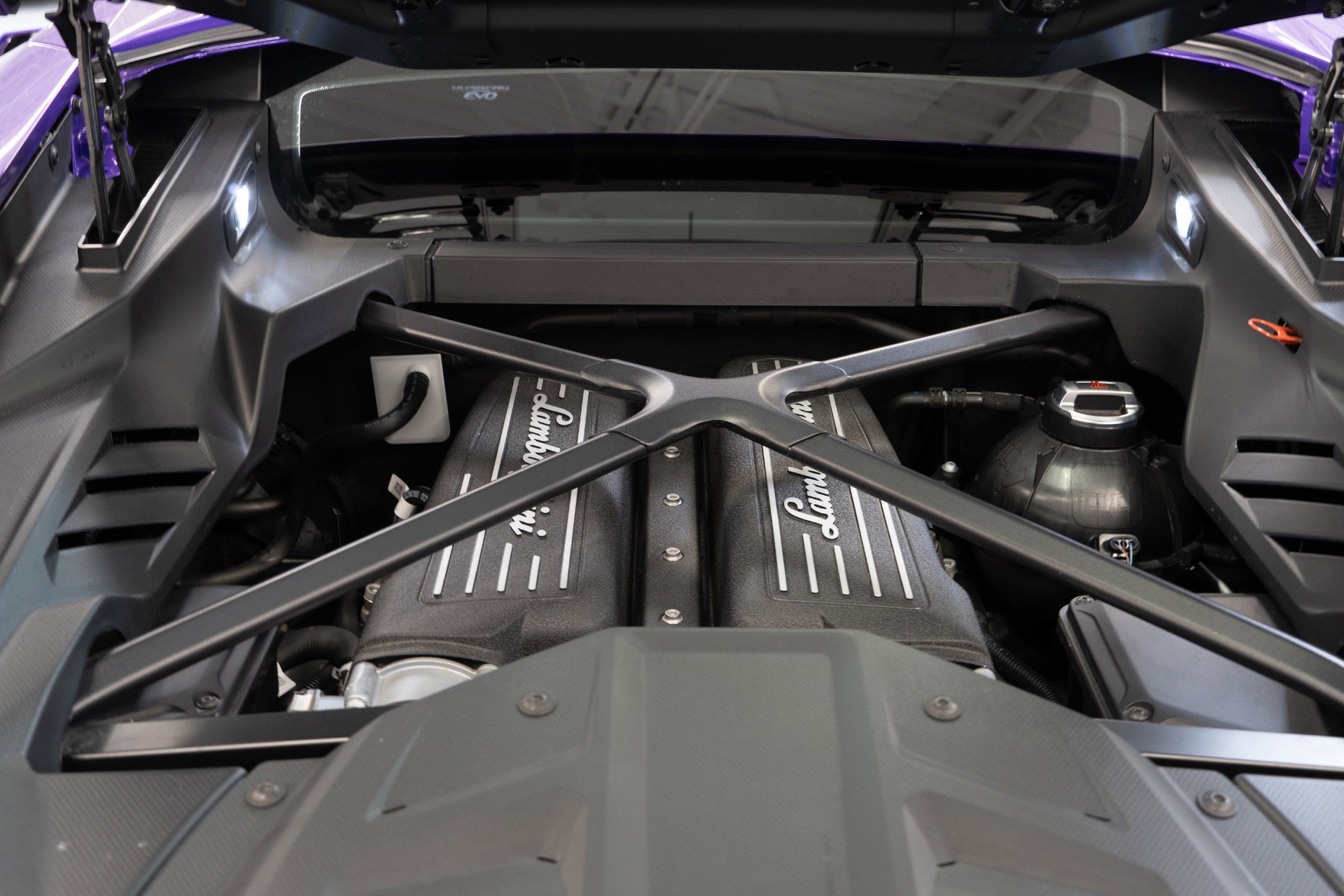 Used 2023 Lamborghini Huracan EVO image 24