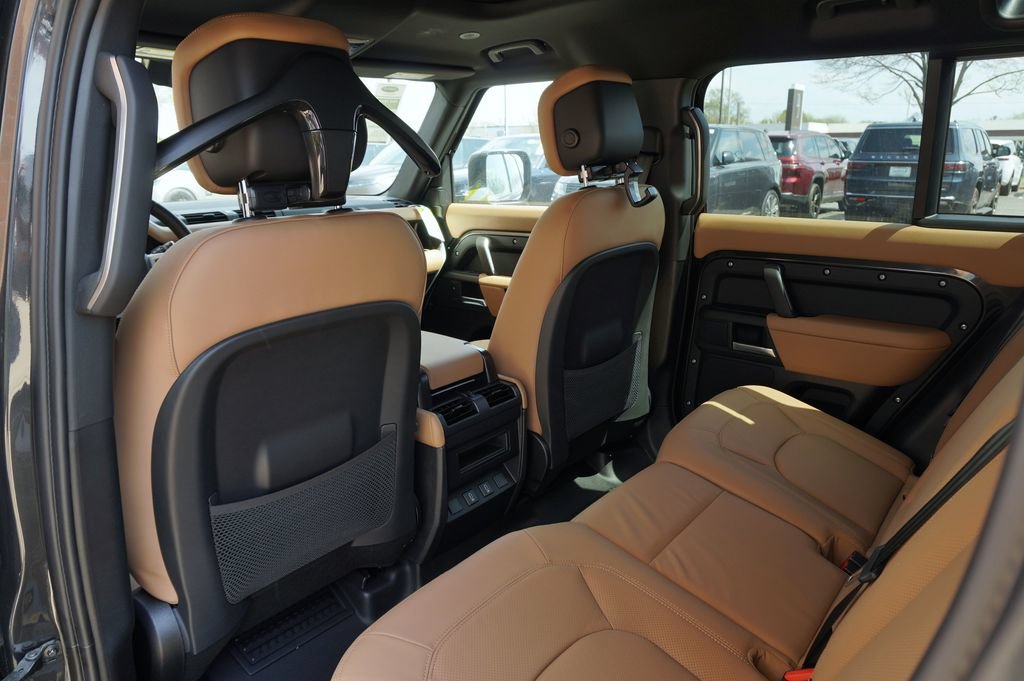 Certified 2026 Land Rover Defender 110 S AWD/4WD image 28