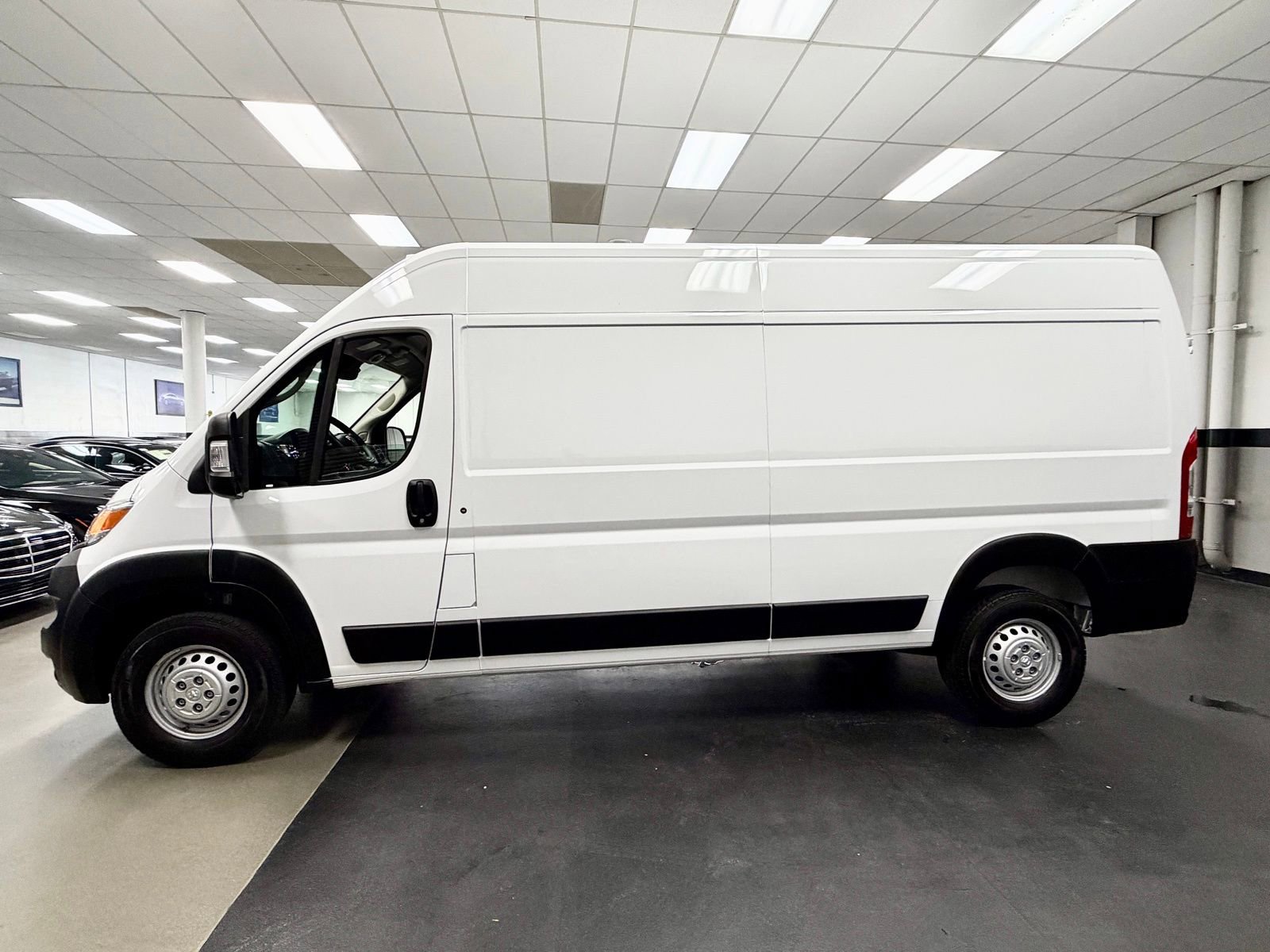 Used 2025 RAM ProMaster 2500 w/ Convenience Group FWD image 8