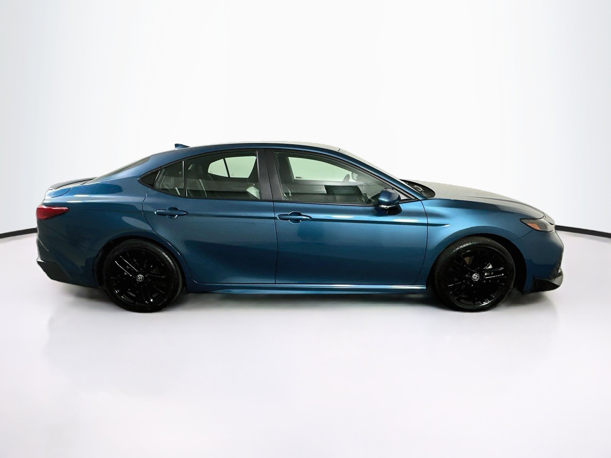 Used 2025 Toyota Camry SE FWD image 10
