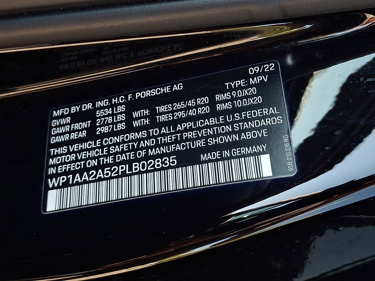 Used 2023 Porsche Macan Turbo AWD/4WD image 28