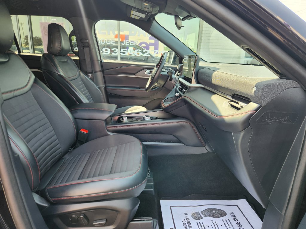 Used 2025 Ford Explorer ST-Line AWD/4WD image 10