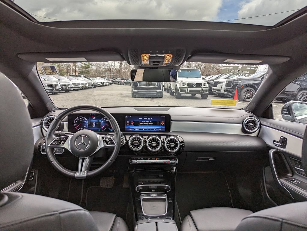 Used 2025 Mercedes-Benz CLA 250 4MATIC image 33