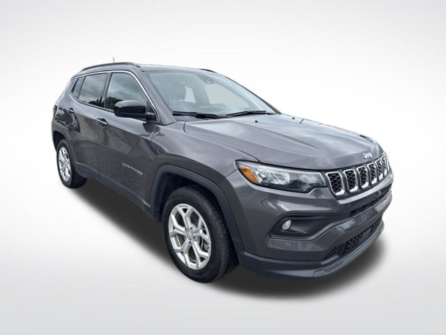 Used 2024 Jeep Compass Latitude AWD/4WD image 8
