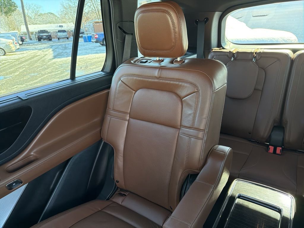 Used 2022 Lincoln Aviator Reserve w/ Equipment Group 201A image 16