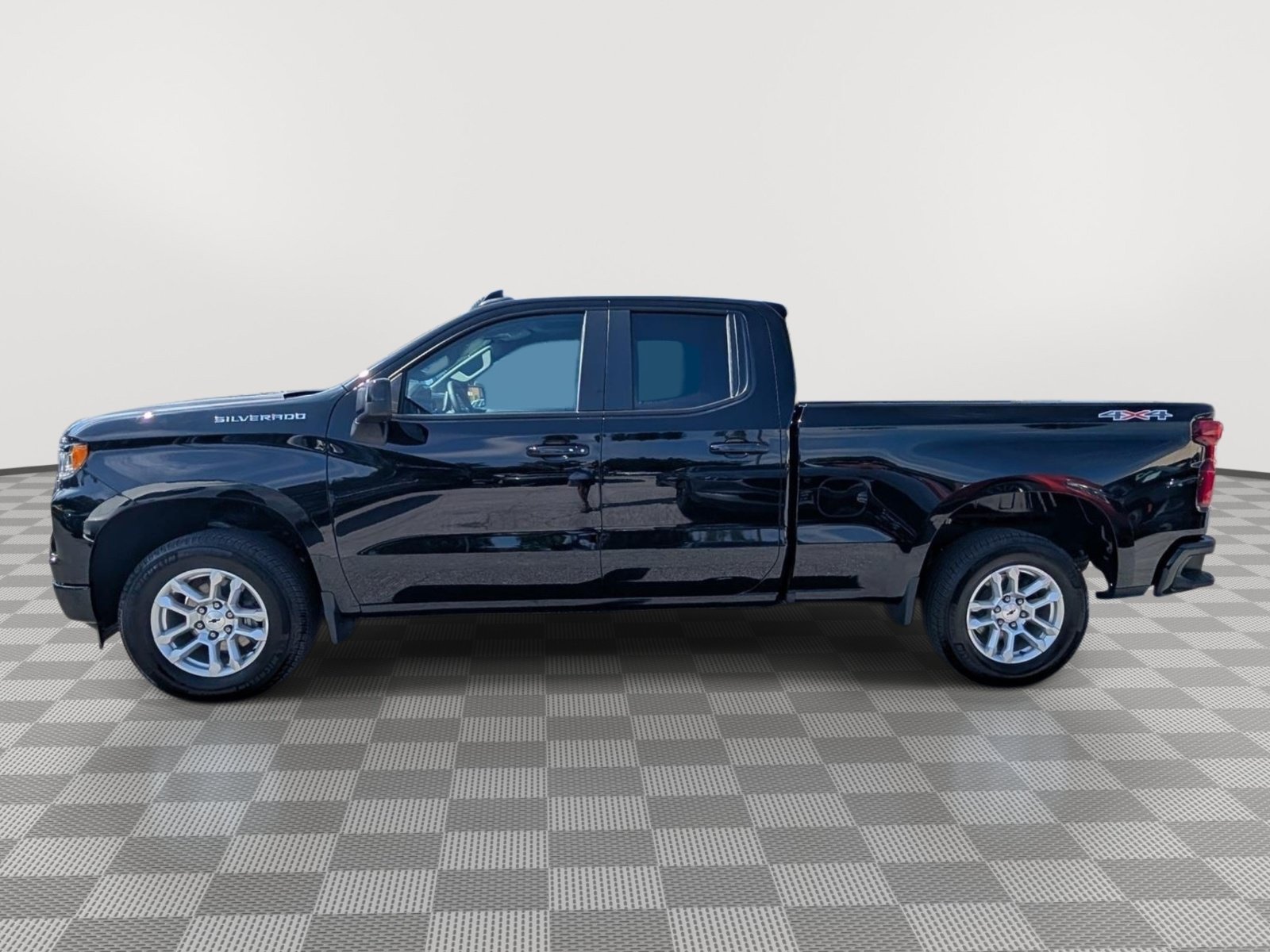 Used 2024 Chevrolet Silverado 1500 RST AWD/4WD image 2