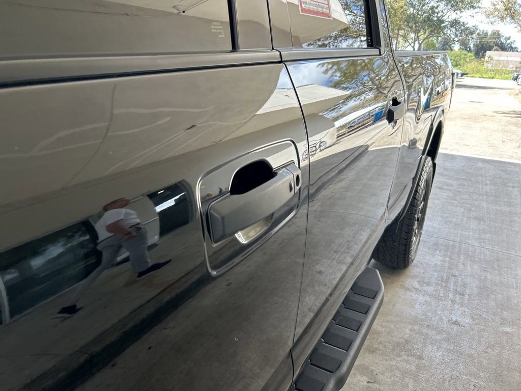 Used 2021 Nissan Titan PRO-4X w/ Pro-4x Convenience Package image 16