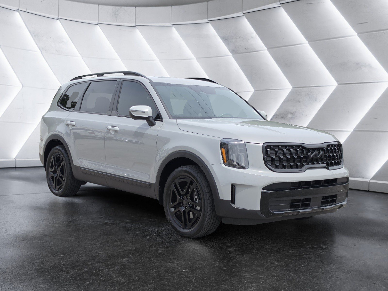 Used 2025 Kia Telluride EX X-Line AWD/4WD image 2