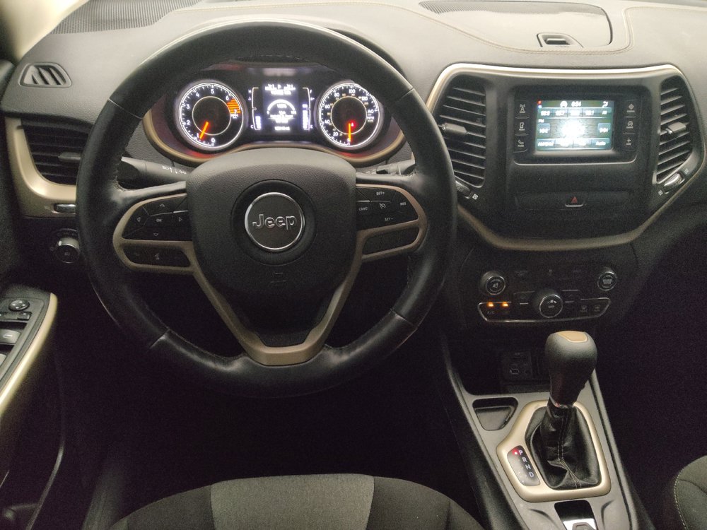 Used 2018 Jeep Cherokee Latitude w/ Altitude Package FWD image 22