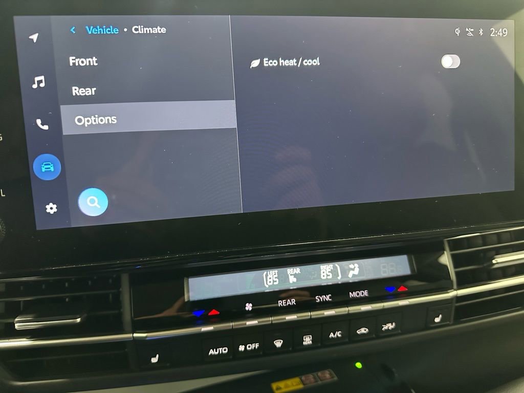 Used 2025 Toyota Sienna XLE image 33