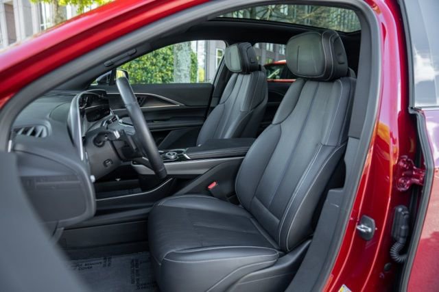 Used 2024 Cadillac Lyriq Sport RWD image 40