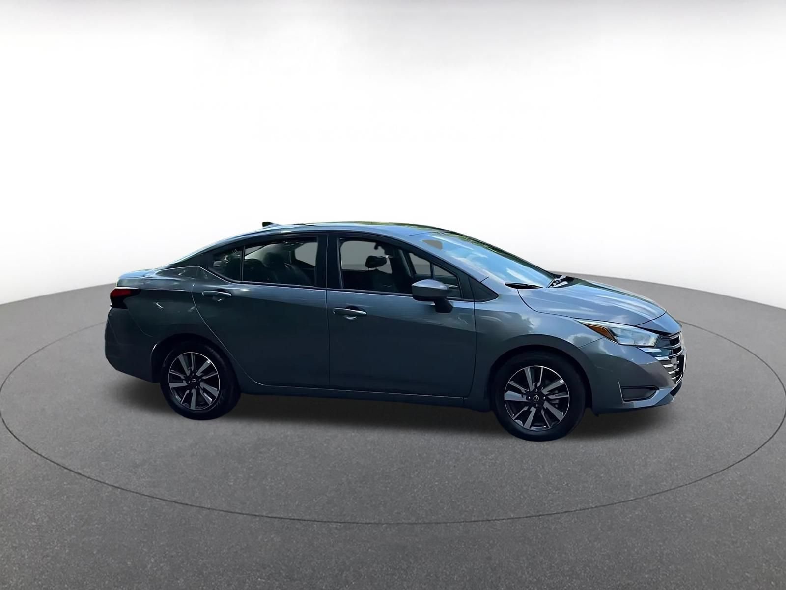 Used 2025 Nissan Versa SV FWD image 2