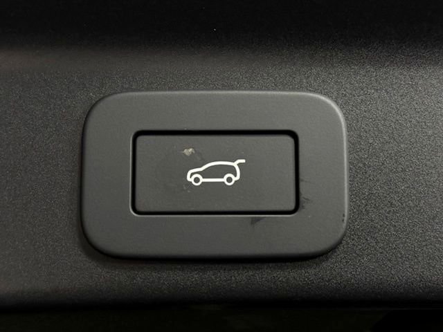 New 2026 Jaguar F-PACE R-Dynamic S image 18