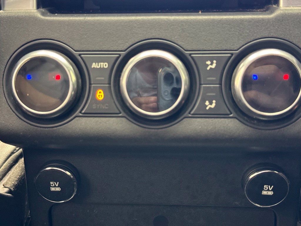 Used 2019 Land Rover Discovery SE AWD/4WD image 23