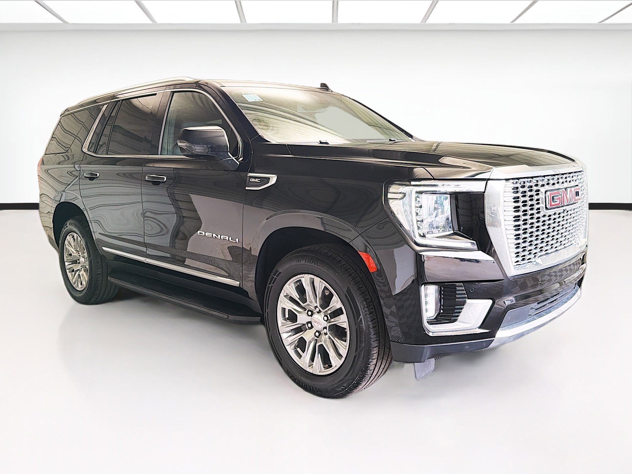 Used 2023 GMC Yukon Denali RWD image 3