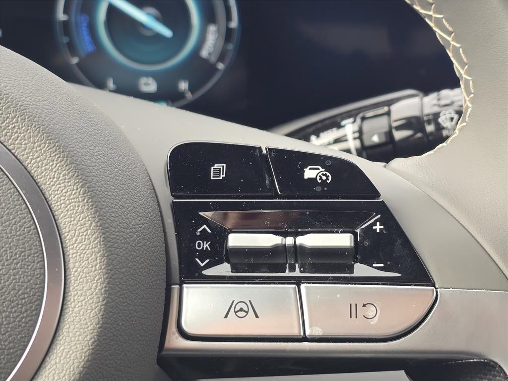 Used 2025 Hyundai Elantra SEL image 21