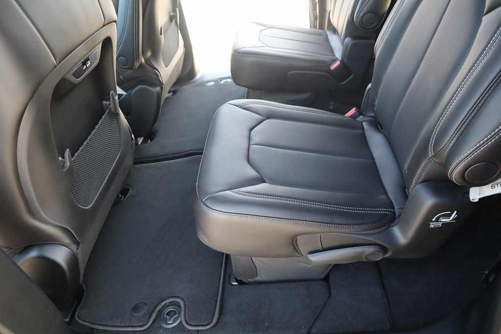 New 2026 Chrysler Pacifica Select image 12