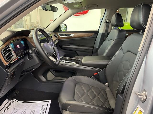 Used 2025 Volkswagen Atlas SE image 13