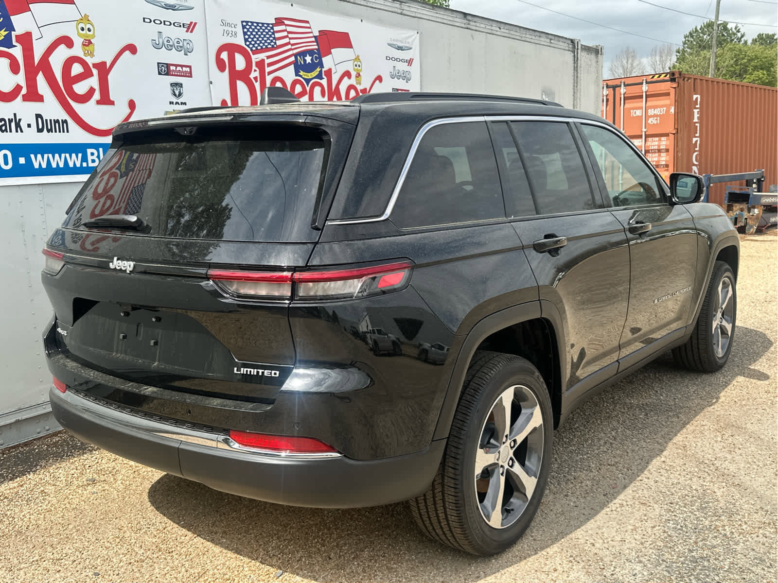 New 2025 Jeep Grand Cherokee Limited w/ Luxury Tech Group II image 3