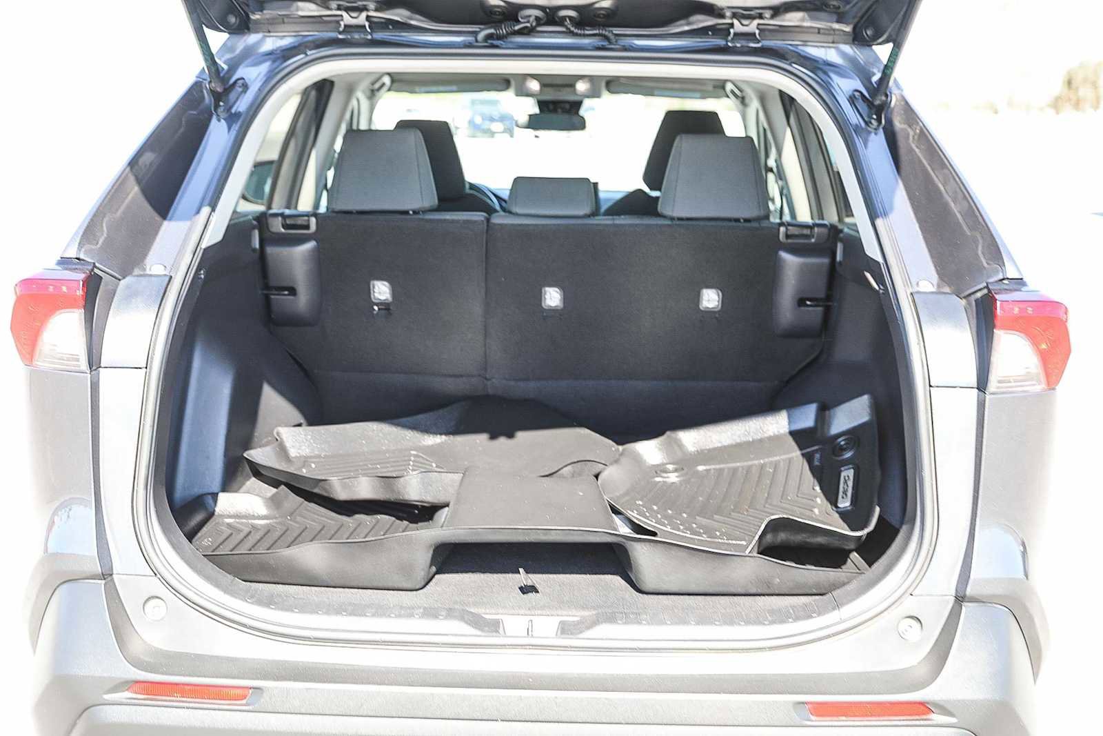 Certified 2022 Toyota RAV4 LE image 26