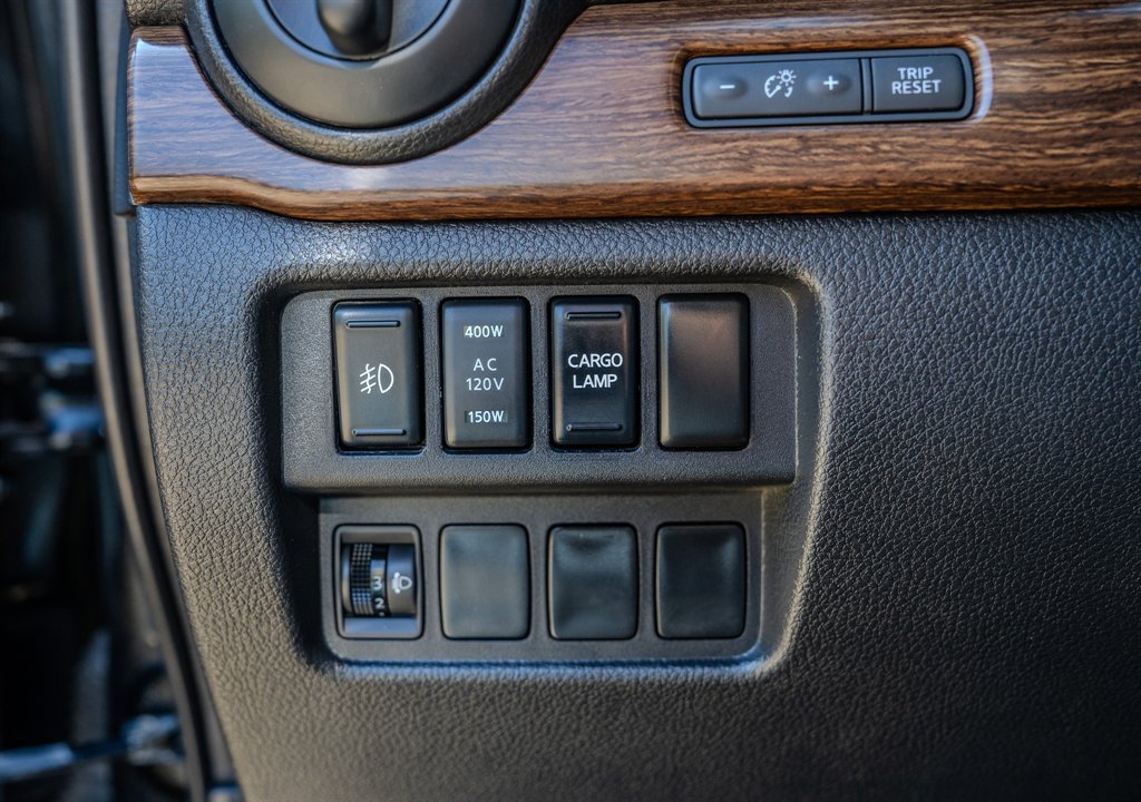 Used 2017 Nissan Titan Platinum Reserve AWD/4WD image 19