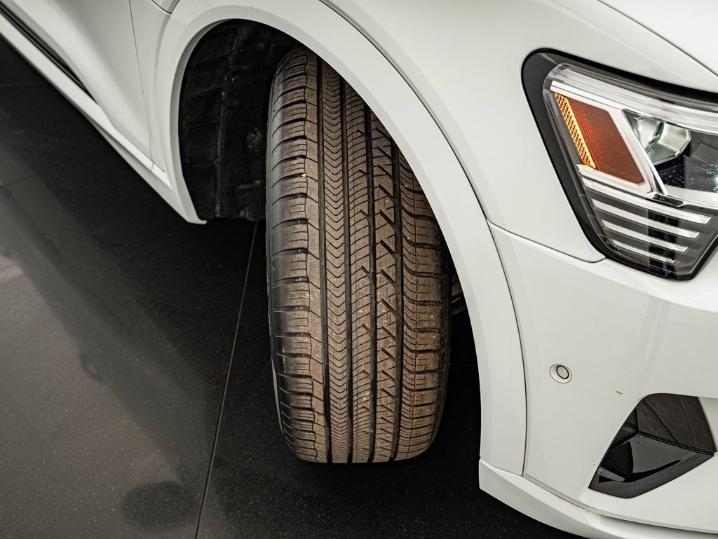 Used 2021 Audi e-tron Premium Plus w/ Premium Plus Package image 42