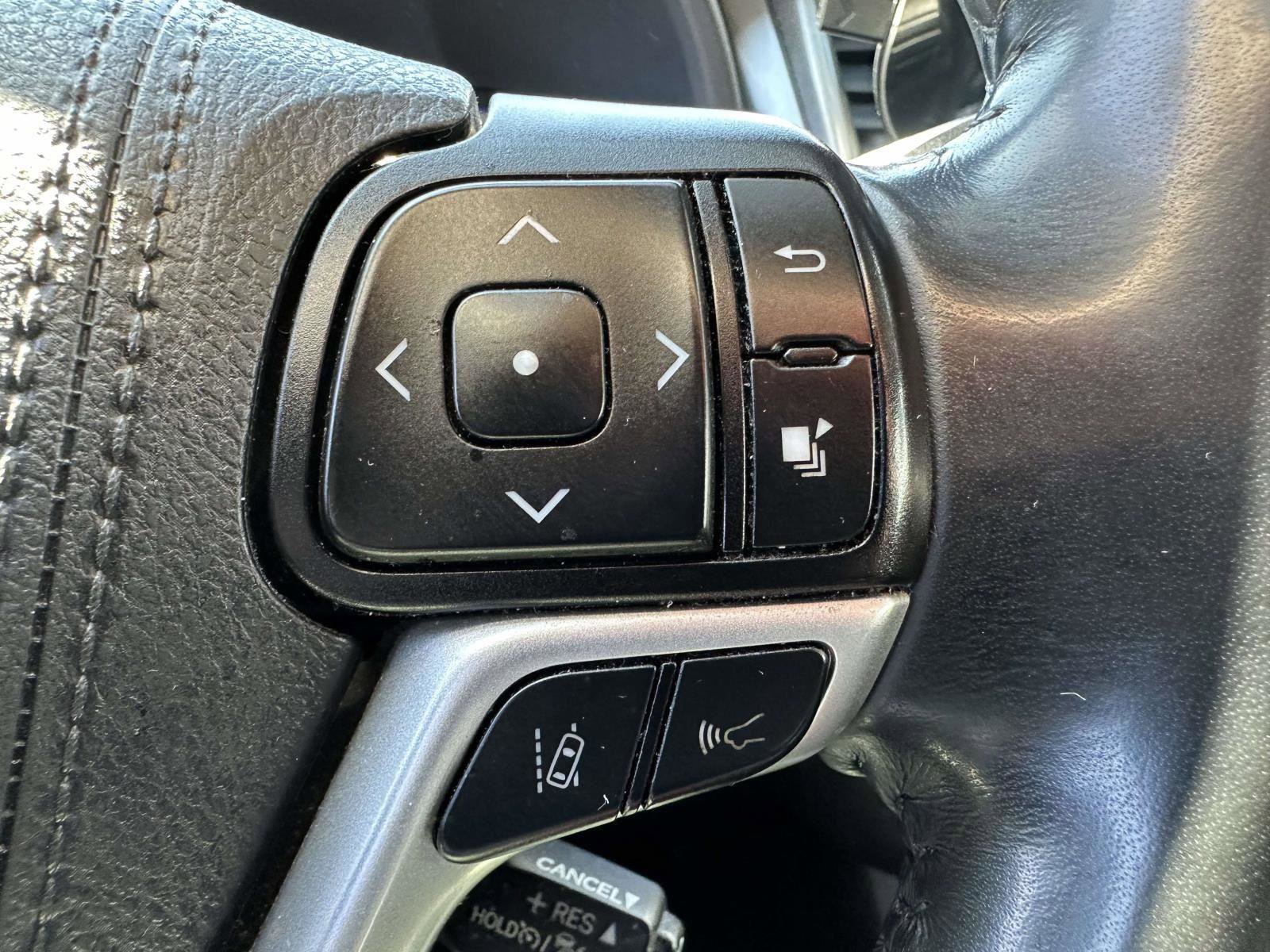 Used 2019 Toyota Highlander XLE AWD/4WD image 34