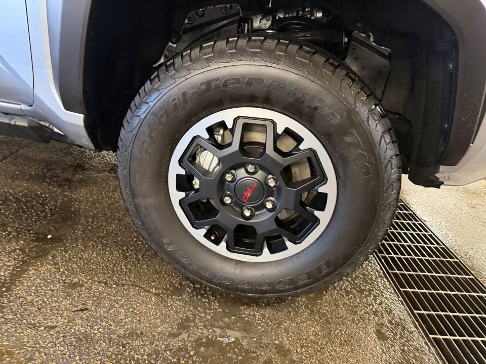 Used 2024 Toyota Tacoma TRD Off-Road image 29