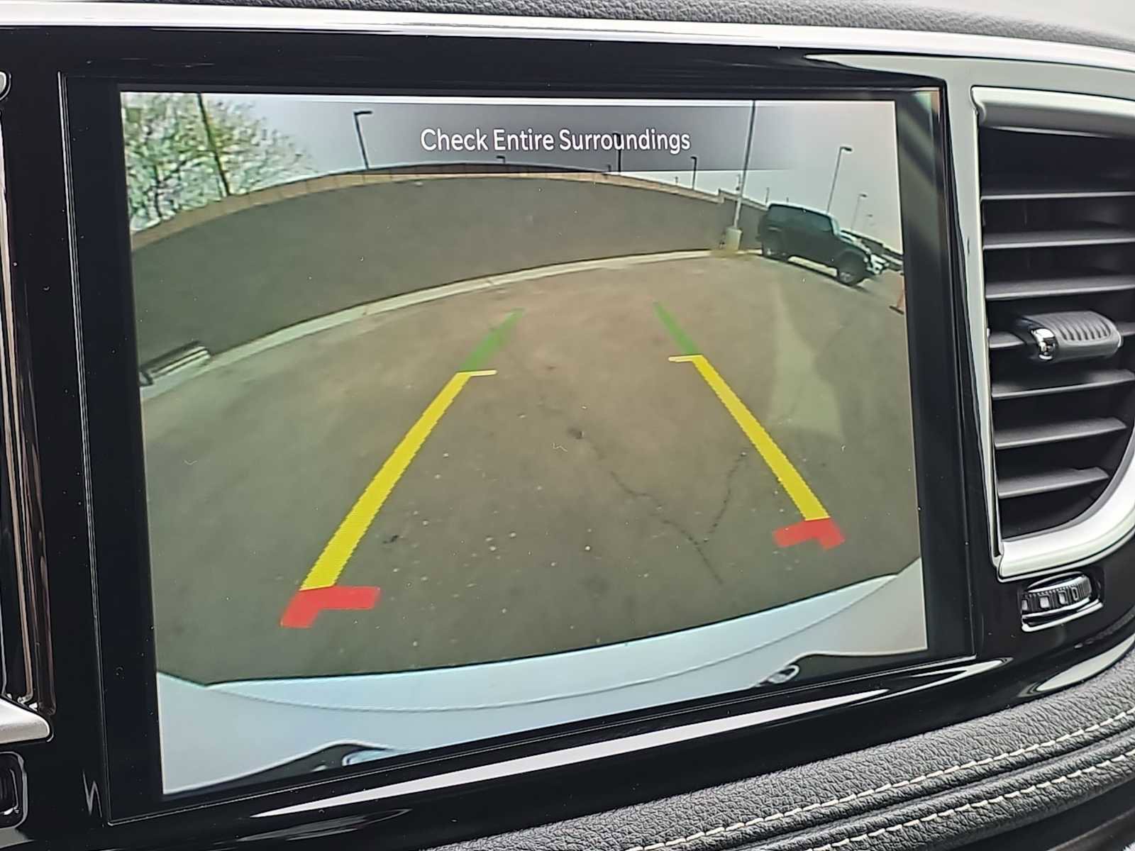 Used 2024 Chrysler Pacifica Select image 26