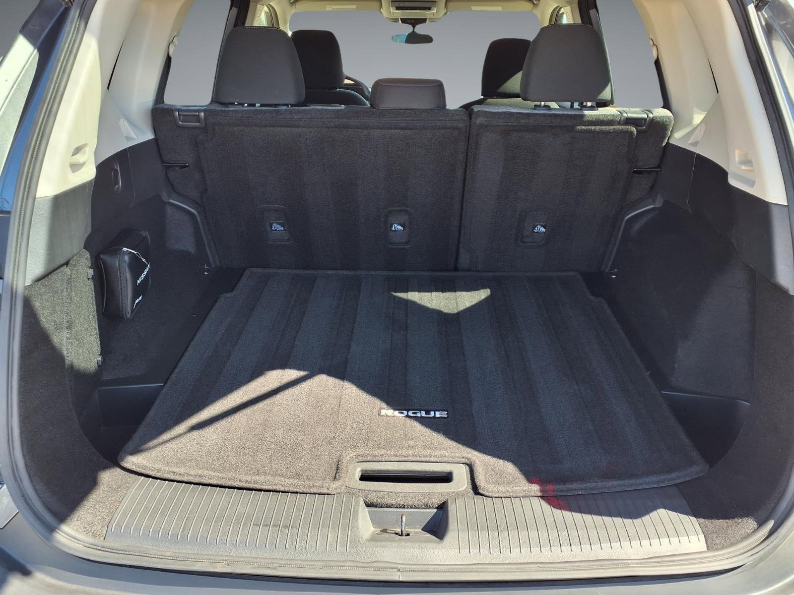 Used 2022 Nissan Rogue SV image 12