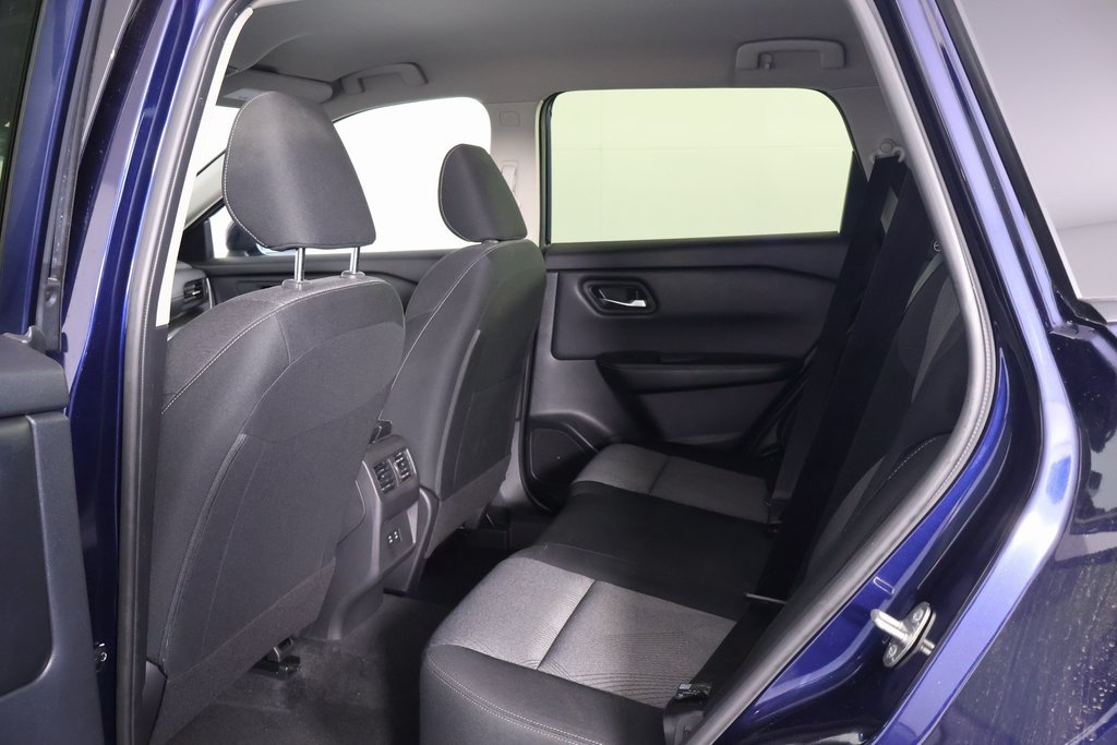 Used 2025 Nissan Rogue SV FWD image 11