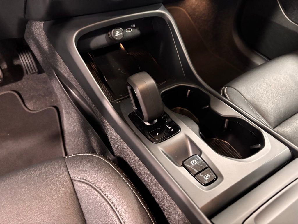 Certified 2025 Volvo XC40 B5 Core image 14