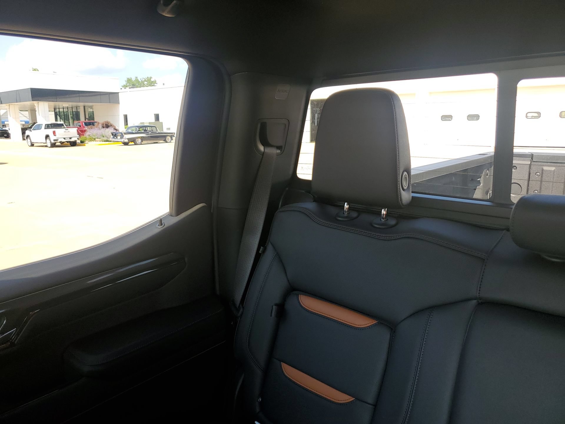 Used 2024 GMC Sierra 1500 AT4 w/ Technology Package AWD/4WD image 13