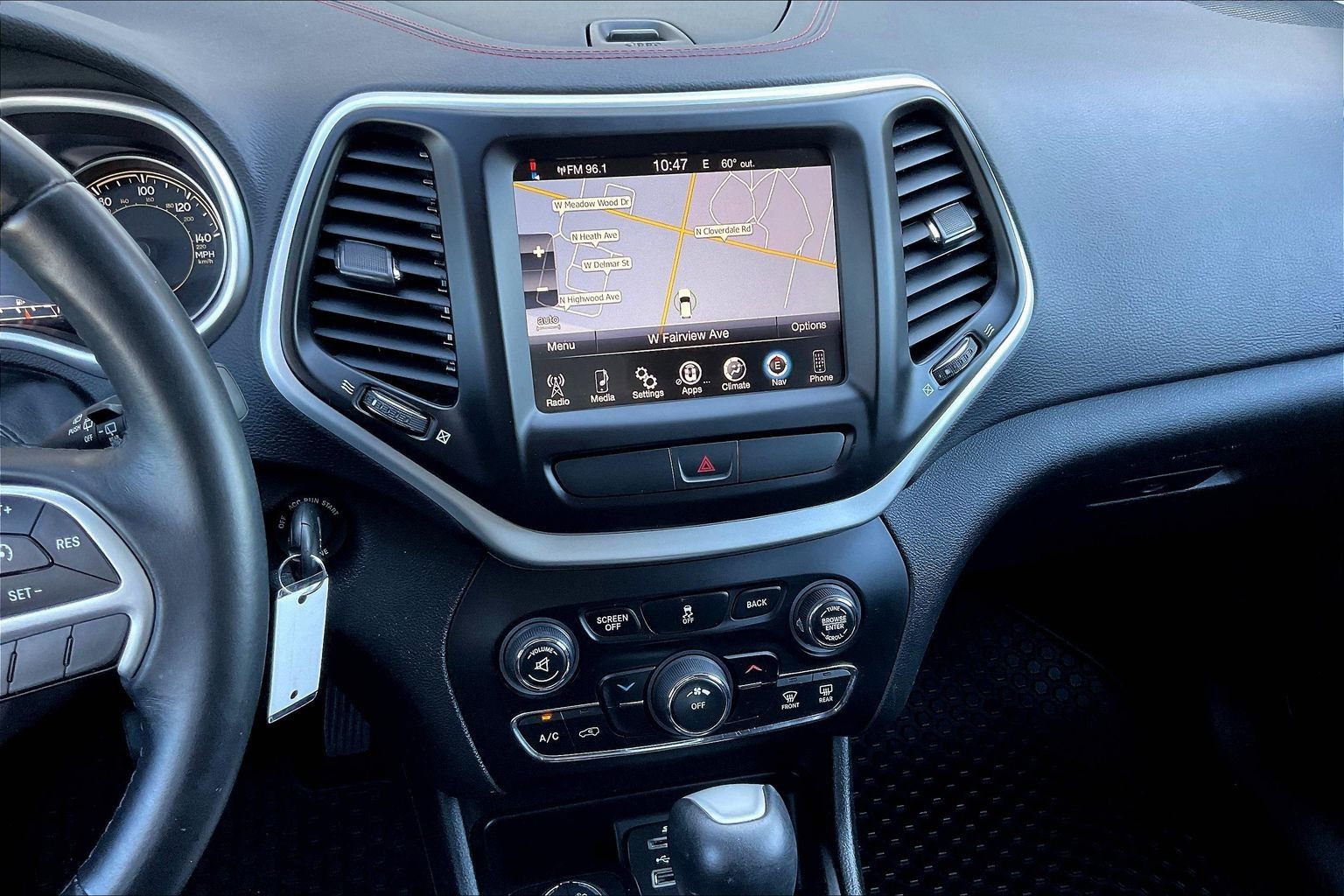 Used 2016 Jeep Cherokee Trailhawk image 9