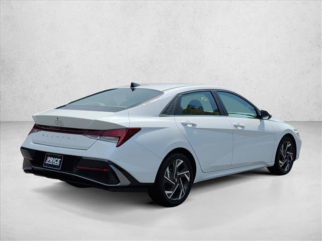 Used 2025 Hyundai Elantra SEL FWD image 5