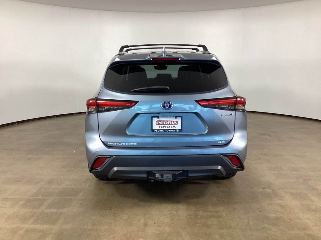 Used 2021 Toyota Highlander XLE AWD/4WD image 6