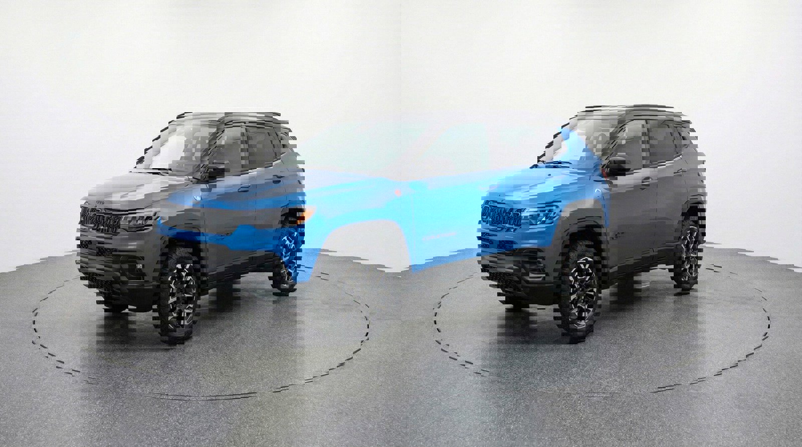 Used 2025 Jeep Compass Trailhawk image 3